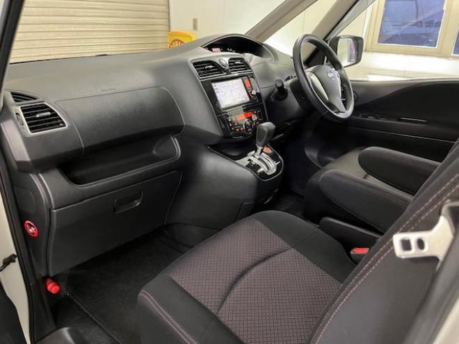 セレナハイウェイスター　禁煙車　ＷＡＫＯＳバリアスコーティング済　純正１５インチＡＷ　社外１５ＡＷ＋スタッドレスタイヤ付　両側パワースライドドア　純正ナビ（フルセグ地デジ）＋バックカメラ　前後ドライブレコーダー　クルーズコントロール　エンジンスターター　アイドリングストップ　横滑り防止装置　ＨＩＤ　ＥＴＣ 　タイミングチェーン 4WD 2000 5Dr