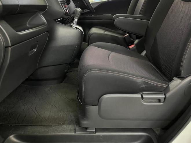 セレナハイウェイスター　禁煙車　ＷＡＫＯＳバリアスコーティング済　純正１５インチＡＷ　社外１５ＡＷ＋スタッドレスタイヤ付　両側パワースライドドア　純正ナビ（フルセグ地デジ）＋バックカメラ　前後ドライブレコーダー　クルーズコントロール　エンジンスターター　アイドリングストップ　横滑り防止装置　ＨＩＤ　ＥＴＣ 　タイミングチェーン 4WD 2000 5Dr