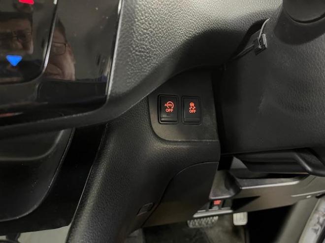 セレナハイウェイスター　禁煙車　ＷＡＫＯＳバリアスコーティング済　純正１５インチＡＷ　社外１５ＡＷ＋スタッドレスタイヤ付　両側パワースライドドア　純正ナビ（フルセグ地デジ）＋バックカメラ　前後ドライブレコーダー　クルーズコントロール　エンジンスターター　アイドリングストップ　横滑り防止装置　ＨＩＤ　ＥＴＣ 　タイミングチェーン 4WD 2000 5Dr