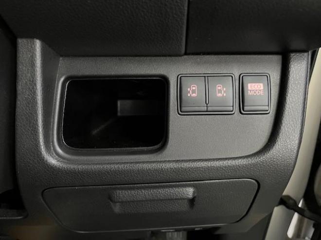 セレナハイウェイスター　禁煙車　ＷＡＫＯＳバリアスコーティング済　純正１５インチＡＷ　社外１５ＡＷ＋スタッドレスタイヤ付　両側パワースライドドア　純正ナビ（フルセグ地デジ）＋バックカメラ　前後ドライブレコーダー　クルーズコントロール　エンジンスターター　アイドリングストップ　横滑り防止装置　ＨＩＤ　ＥＴＣ 　タイミングチェーン 4WD 2000 5Dr
