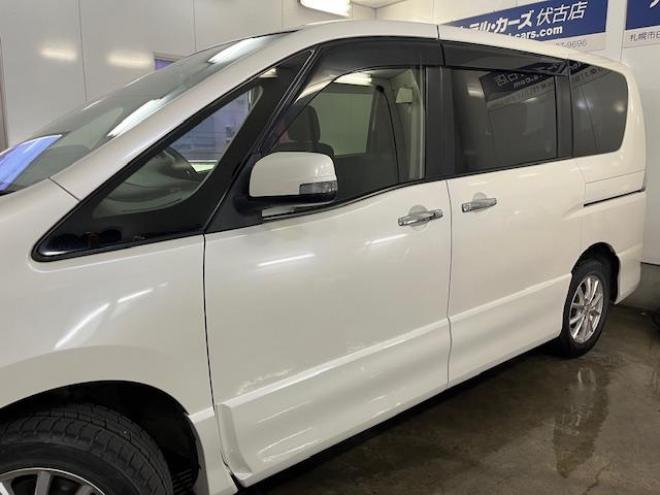 セレナハイウェイスター　禁煙車　ＷＡＫＯＳバリアスコーティング済　純正１５インチＡＷ　社外１５ＡＷ＋スタッドレスタイヤ付　両側パワースライドドア　純正ナビ（フルセグ地デジ）＋バックカメラ　前後ドライブレコーダー　クルーズコントロール　エンジンスターター　アイドリングストップ　横滑り防止装置　ＨＩＤ　ＥＴＣ 　タイミングチェーン 4WD 2000 5Dr