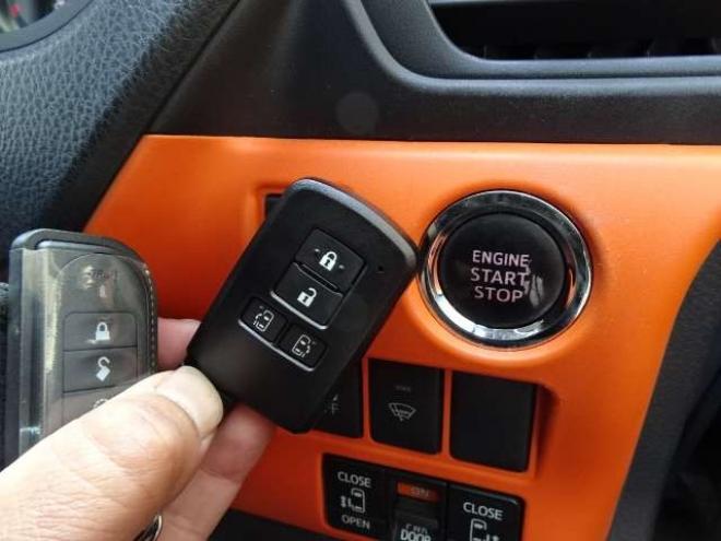 ヴォクシー2.0 ZS 4WD　保証1年　Wパワスラ　ナビ 地デジ Bカメラ 2000