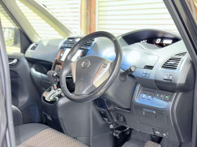 セレナ2.0 ハイウェイスター Vセレクション+Safety アドバンストセーフティ パッケージ 4WD　下廻防錆TVナビBカメETC 2000