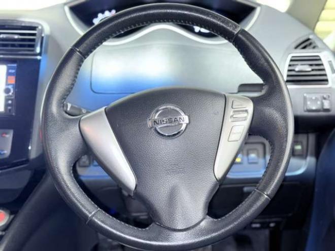 セレナ2.0 ハイウェイスター Vセレクション+Safety アドバンストセーフティ パッケージ 4WD　下廻防錆TVナビBカメETC 2000