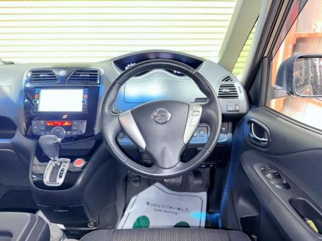 セレナ2.0 ハイウェイスター Vセレクション+Safety アドバンストセーフティ パッケージ 4WD　下廻防錆TVナビBカメETC 2000