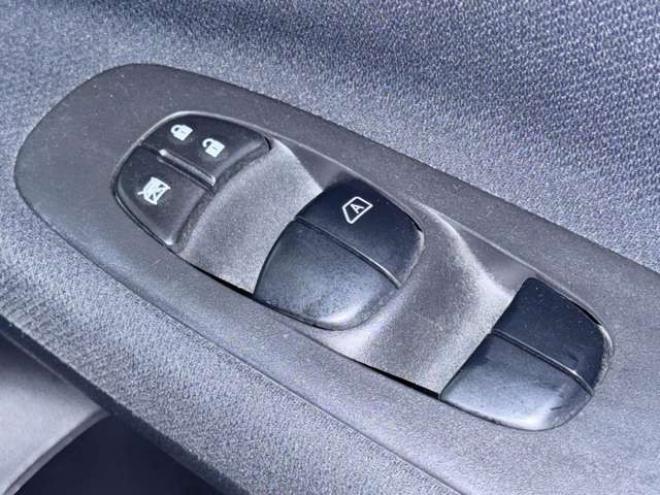 セレナ2.0 ハイウェイスター Vセレクション+Safety アドバンストセーフティ パッケージ 4WD　下廻防錆TVナビBカメETC 2000