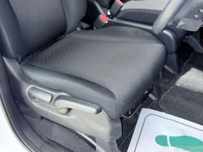フリードスパイクハイブリッド1.5 ジャストセレクション　下廻防錆TVナビBカメETC 2WD 1500
