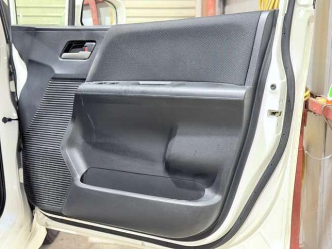 フリードスパイクハイブリッド1.5 ジャストセレクション　下廻防錆TVナビBカメETC 2WD 1500