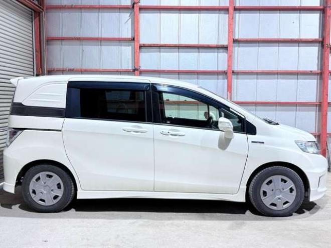 フリードスパイクハイブリッド1.5 ジャストセレクション　下廻防錆TVナビBカメETC 2WD 1500