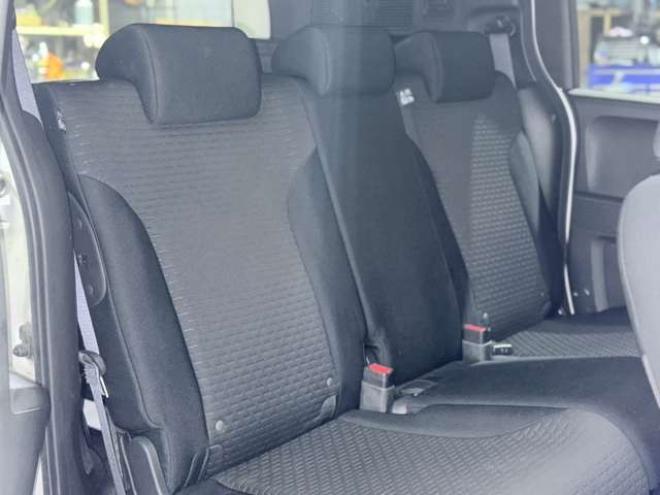 フリードスパイクハイブリッド1.5 ジャストセレクション　下廻防錆TVナビBカメETC 2WD 1500