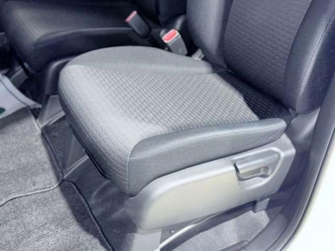 フリードスパイクハイブリッド1.5 ジャストセレクション　下廻防錆TVナビBカメETC 2WD 1500