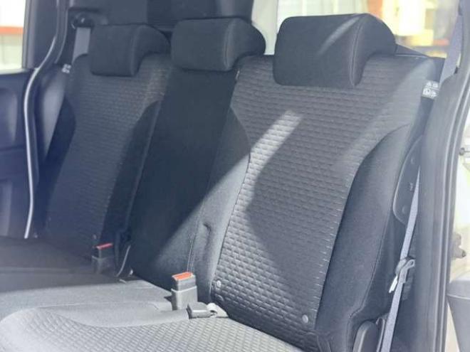 フリードスパイクハイブリッド1.5 ジャストセレクション　下廻防錆TVナビBカメETC 2WD 1500