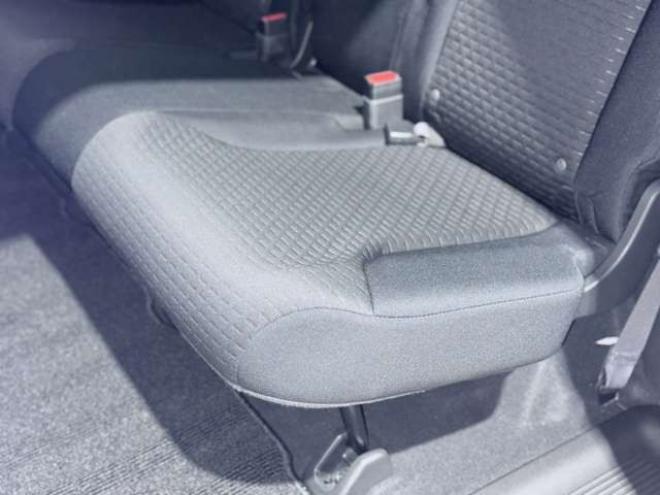 フリードスパイクハイブリッド1.5 ジャストセレクション　下廻防錆TVナビBカメETC 2WD 1500