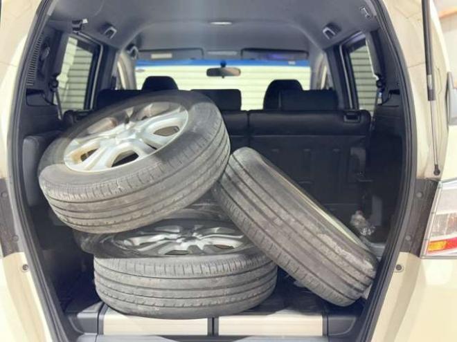 フリードスパイクハイブリッド1.5 ジャストセレクション　下廻防錆TVナビBカメETC 2WD 1500