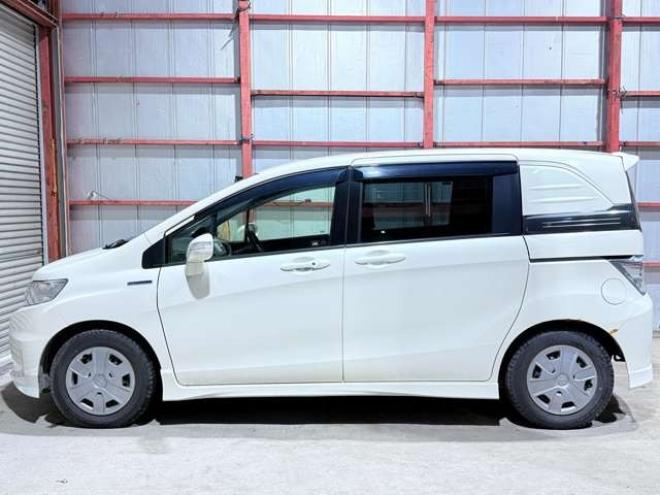 フリードスパイクハイブリッド1.5 ジャストセレクション　下廻防錆TVナビBカメETC 2WD 1500