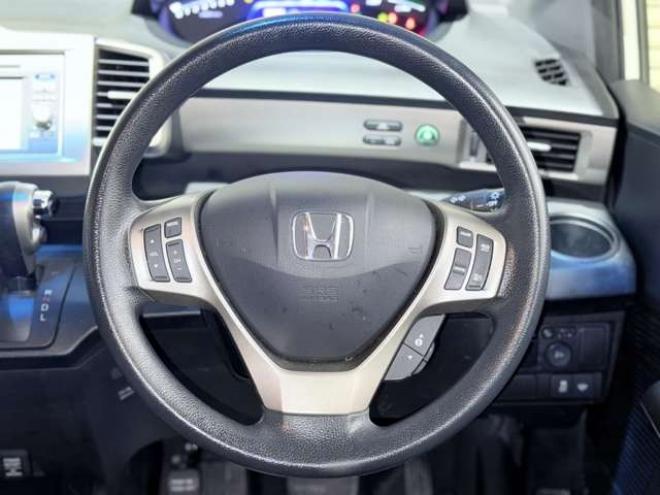 フリードスパイクハイブリッド1.5 ジャストセレクション　下廻防錆TVナビBカメETC 2WD 1500