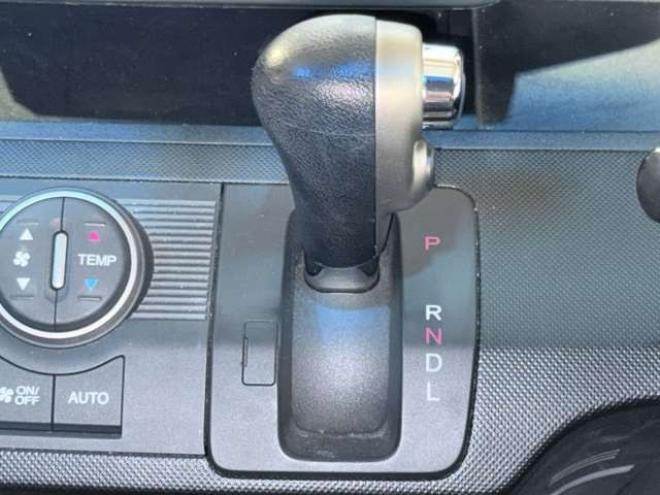 フリードスパイクハイブリッド1.5 ジャストセレクション　下廻防錆TVナビBカメETC 2WD 1500