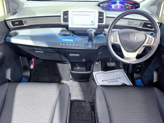 フリードスパイクハイブリッド1.5 ジャストセレクション　下廻防錆TVナビBカメETC 2WD 1500