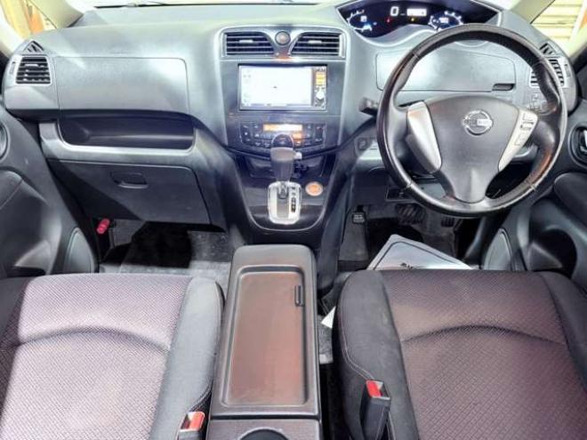 セレナ2.0 ハイウェイスター Vセレクション 4WD　下廻防TVナビBカメエンスタETC夏冬タイヤ 2000