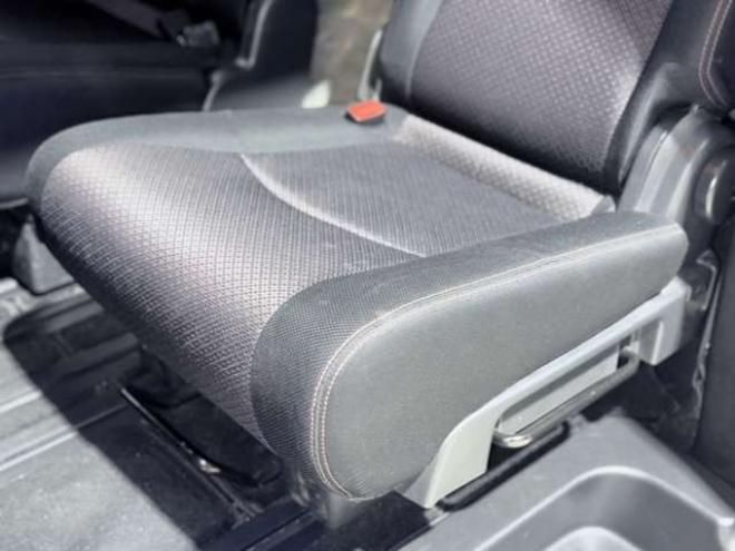 セレナ2.0 ハイウェイスター Vセレクション 4WD　下廻防TVナビBカメエンスタETC夏冬タイヤ 2000