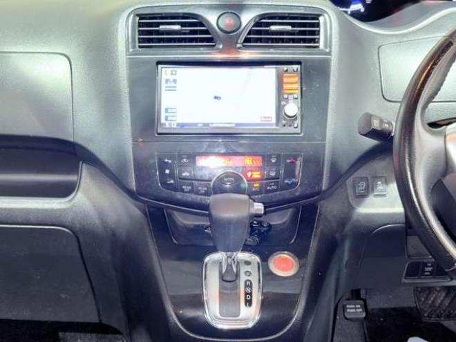 セレナ2.0 ハイウェイスター Vセレクション 4WD　下廻防TVナビBカメエンスタETC夏冬タイヤ 2000