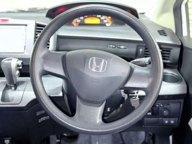 フリード1.5 G ジャストセレクション 4WD　下廻防錆TVナビBカメ 1500