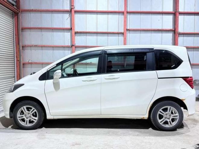 フリード1.5 G ジャストセレクション 4WD　下廻防錆TVナビBカメ 1500
