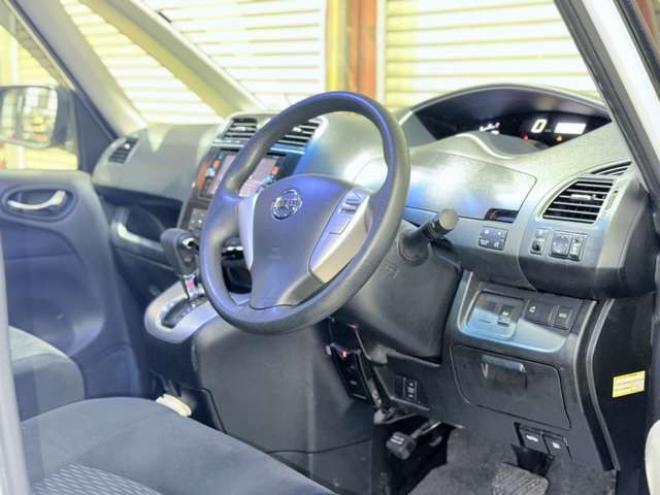 セレナ2.0 20X 4WD　下廻防錆1オナTVナビエンスタ 2000