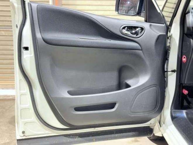 セレナ2.0 ハイウェイスター 4WD　下廻防錆TVナビBカメ後席モニタエンスタ 2000