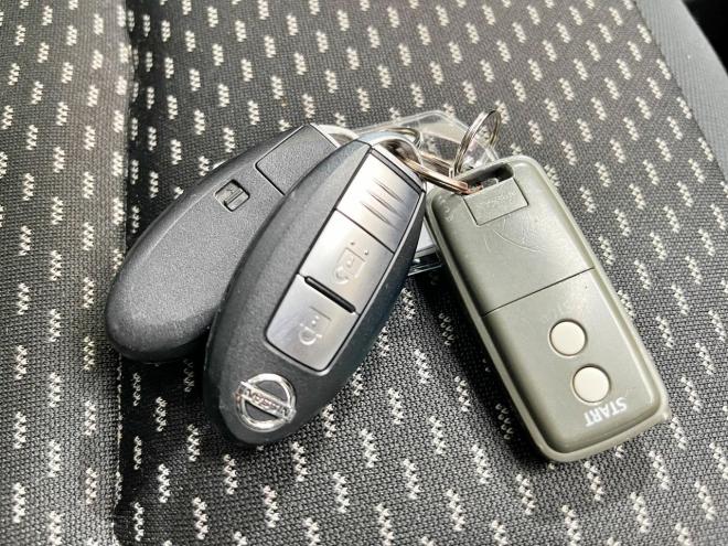 デュアリス20G FOUR 4WD 5年保証 スマキー サンルーフ ナビ Bカメ ETC 夏冬タイヤ 寒冷地仕様 禁煙 車検整備2年付 修復歴無