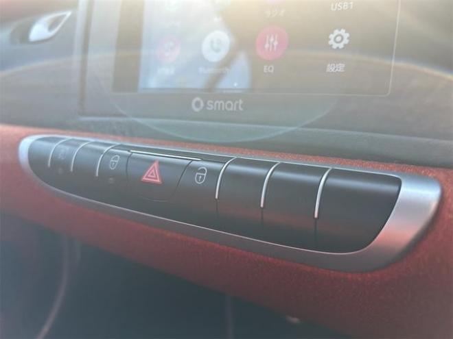 スマートフォーツークーペ ベースグレード　ＥＴＣ　ＡＴ　サンルーフ　キーレスエントリー　アルミホイール　盗難防止システム　ＡＢＳ　ＵＳＢ　Ｂｌｕｅｔｏｏｔｈ　エアコン　パワーステアリング　パワーウィンドウ 2WD 1000 クーペDr