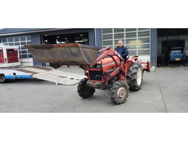 トラクターバケツフォークロータリーアタッチメント付き 4WD 4WD