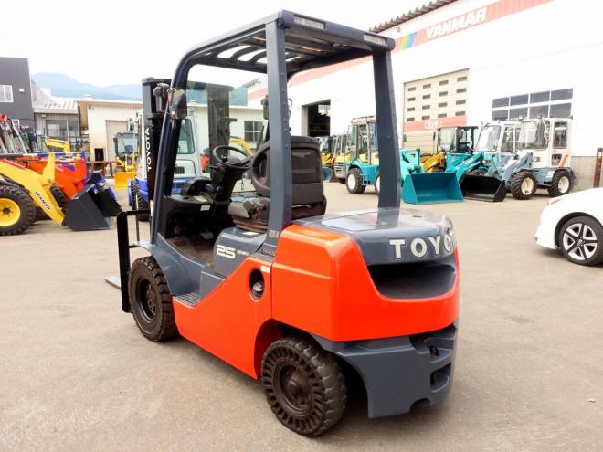 フォークリフトトヨタ　02-8FD25　ディーゼル