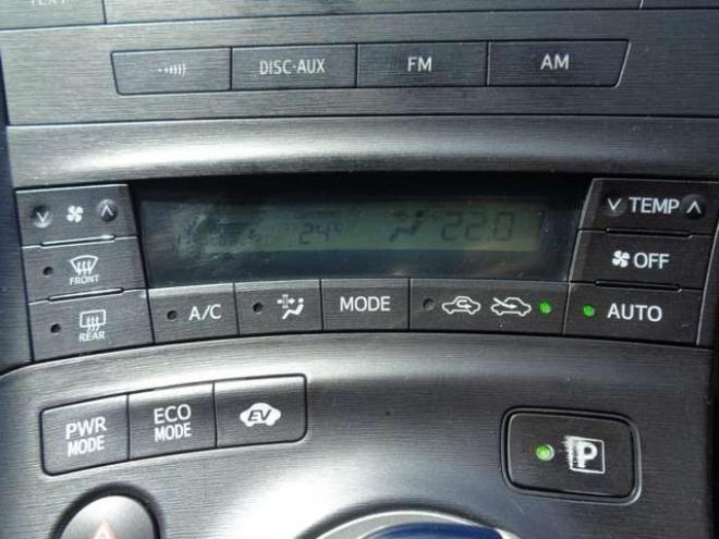 プリウス1.8 S　ワンオーナー　スマートキー　夏冬タイヤ 2WD 1800