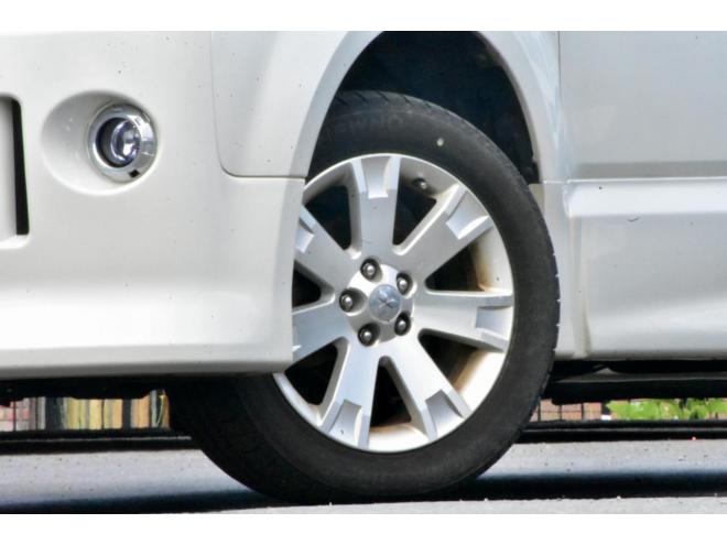 デリカＤ：５　ローデスト　Ｇパワーパッケージ　４ＷＤ　本州仕入　寒冷地仕様　パワースライドドア　純正ナビ／バックカメラ　１８インチホイール　車検２年付
