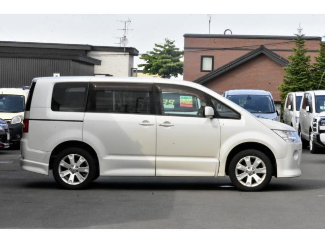 デリカＤ：５　ローデスト　Ｇパワーパッケージ　４ＷＤ　本州仕入　寒冷地仕様　パワースライドドア　純正ナビ／バックカメラ　１８インチホイール　車検２年付