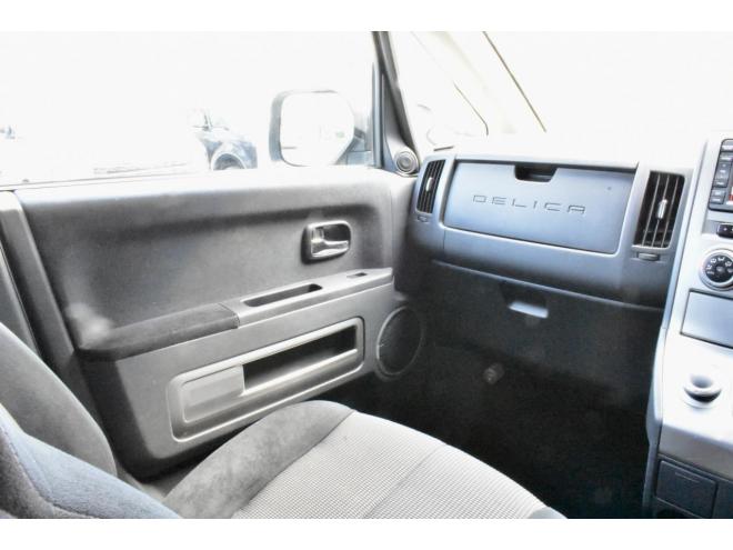 デリカＤ：５　ローデスト　Ｇパワーパッケージ　４ＷＤ　本州仕入　寒冷地仕様　パワースライドドア　純正ナビ／バックカメラ　１８インチホイール　車検２年付