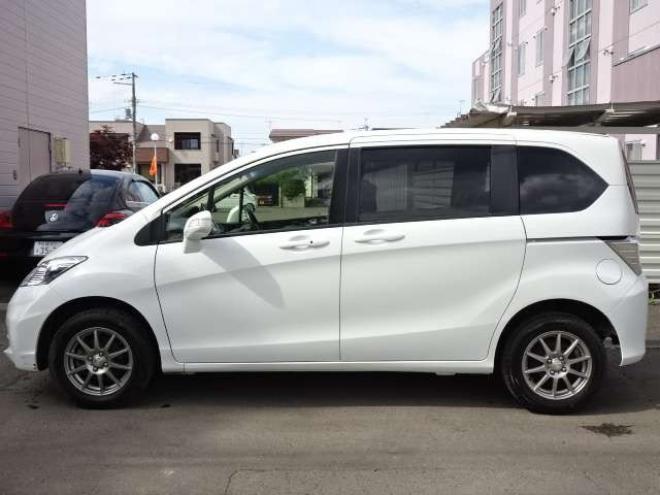 フリード1.5 G ジャストセレクション 4WD　本州車 保証1年 パワスラ Bカメラ　半革 1500