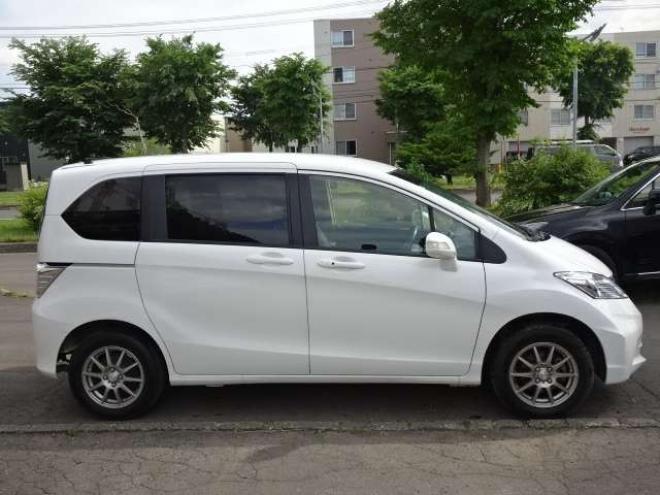 フリード1.5 G ジャストセレクション 4WD　本州車 保証1年 パワスラ Bカメラ　半革 1500