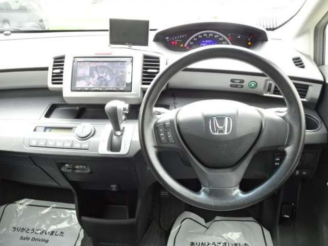 フリード1.5 G ジャストセレクション 4WD　本州車 保証1年 パワスラ Bカメラ　半革 1500