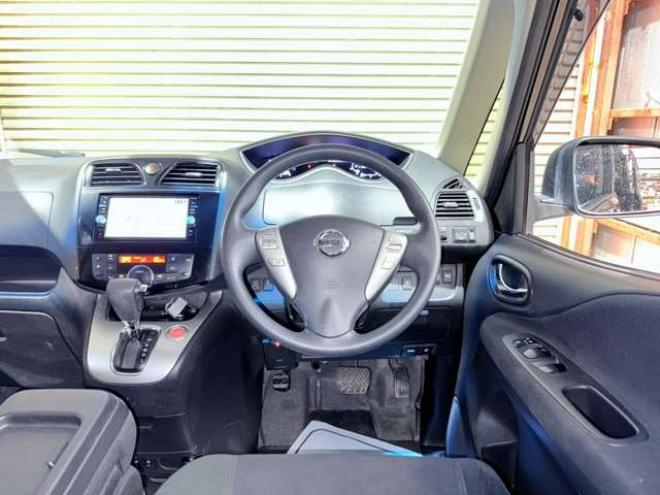 セレナ2.0 20X Vセレクション+Safety 4WD　下部防錆1オナTVナビBカメ後席モニタ 2000