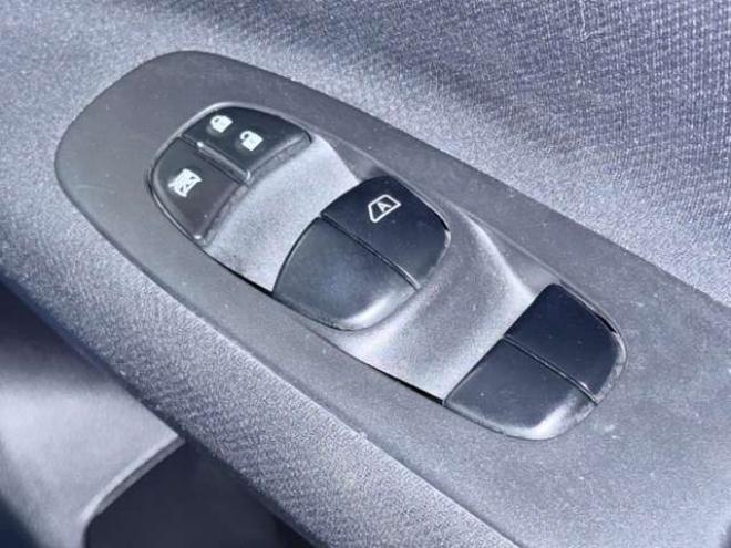 セレナ2.0 20X Vセレクション+Safety 4WD　下部防錆1オナTVナビBカメ後席モニタ 2000