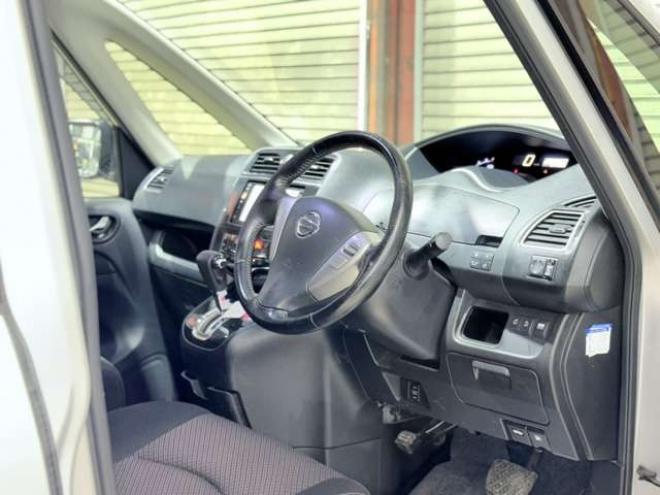 セレナ2.0 ハイウェイスター 4WD　下部防錆 2000