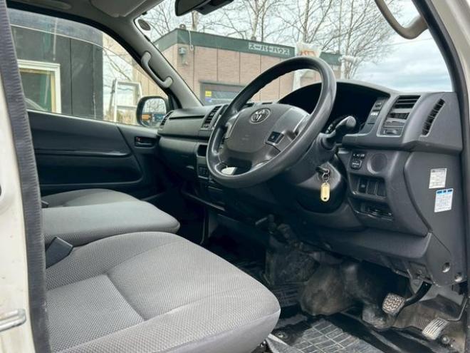 ハイエースバンＤＬ　ＧＬパッケージ　4WD 2800(D) 4Dr