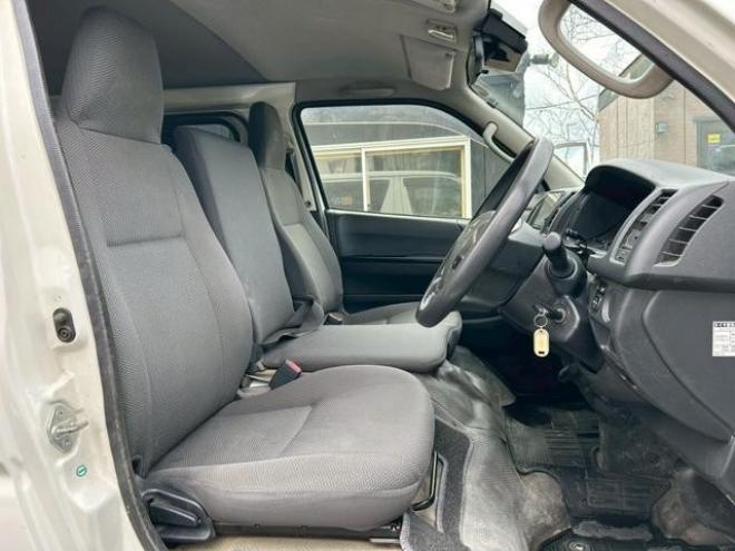 ハイエースバンＤＬ　ＧＬパッケージ　4WD 2800(D) 4Dr