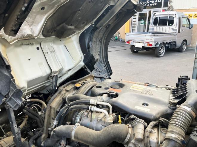 タイタン中古　平ボディ4WD