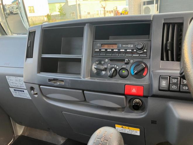 タイタン中古　平ボディ4WD
