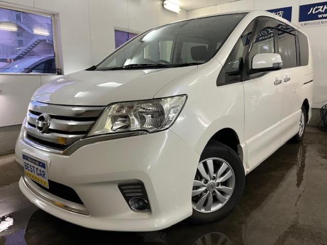セレナハイウェイスター　寒冷地仕様　禁煙車　ＷＡＫＯＳバリアスコーティング済　純正１５インチＡＷ　社外１５ＡＷ＋スタッドレスタイヤ付　両側パワースライドドア　カロッツェリアディスプレイオーディオ（ＤＶＤ再生　ＵＳＢ）　クルーズコントロール　純正エンジンスターター　インテリジェントキー　アイドリングストップ　横滑り防止装置　ＨＩＤ　タイミングチェーン 4WD 2000 5Dr