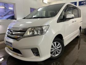 セレナ　ハイウェイスター　寒冷地仕様　禁煙車　ＷＡＫＯＳバリアスコーティング済　純正１５インチＡＷ　社外１５ＡＷ＋スタッドレスタイヤ付　両側パワースライドドア　カロッツェリアディスプレイオーディオ（ＤＶＤ再生　ＵＳＢ）　クルーズコントロール　純正エンジンスターター　インテリジェントキー　アイドリングストップ　横滑り防止装置　ＨＩＤ　タイミングチェーン 4WD 2000 5Dr