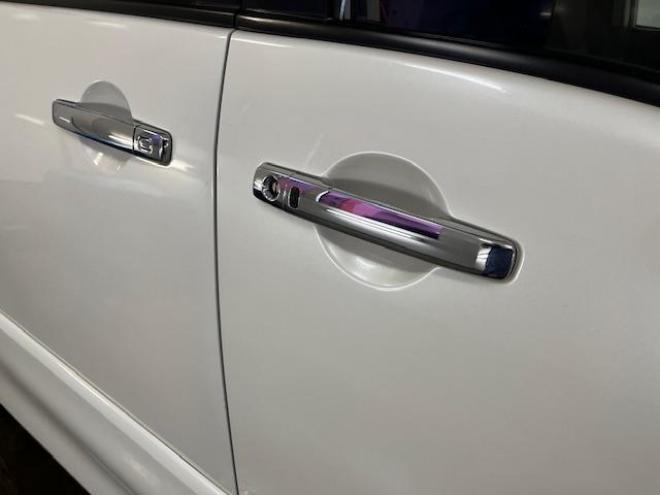 セレナハイウェイスター　寒冷地仕様　禁煙車　ＷＡＫＯＳバリアスコーティング済　純正１５インチＡＷ　社外１５ＡＷ＋スタッドレスタイヤ付　両側パワースライドドア　カロッツェリアディスプレイオーディオ（ＤＶＤ再生　ＵＳＢ）　クルーズコントロール　純正エンジンスターター　インテリジェントキー　アイドリングストップ　横滑り防止装置　ＨＩＤ　タイミングチェーン 4WD 2000 5Dr